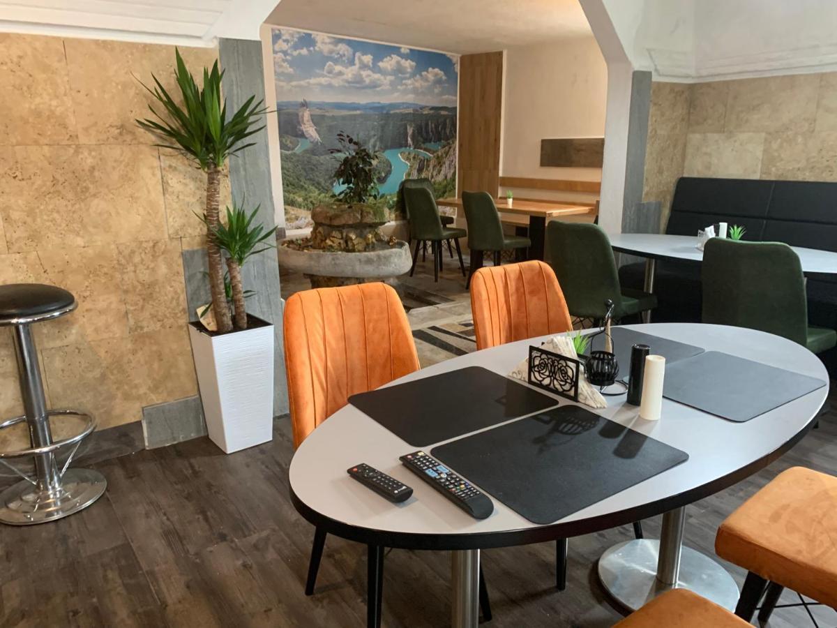 Apartmani & Restoran -S O K O- Sjenica Eksteriør billede